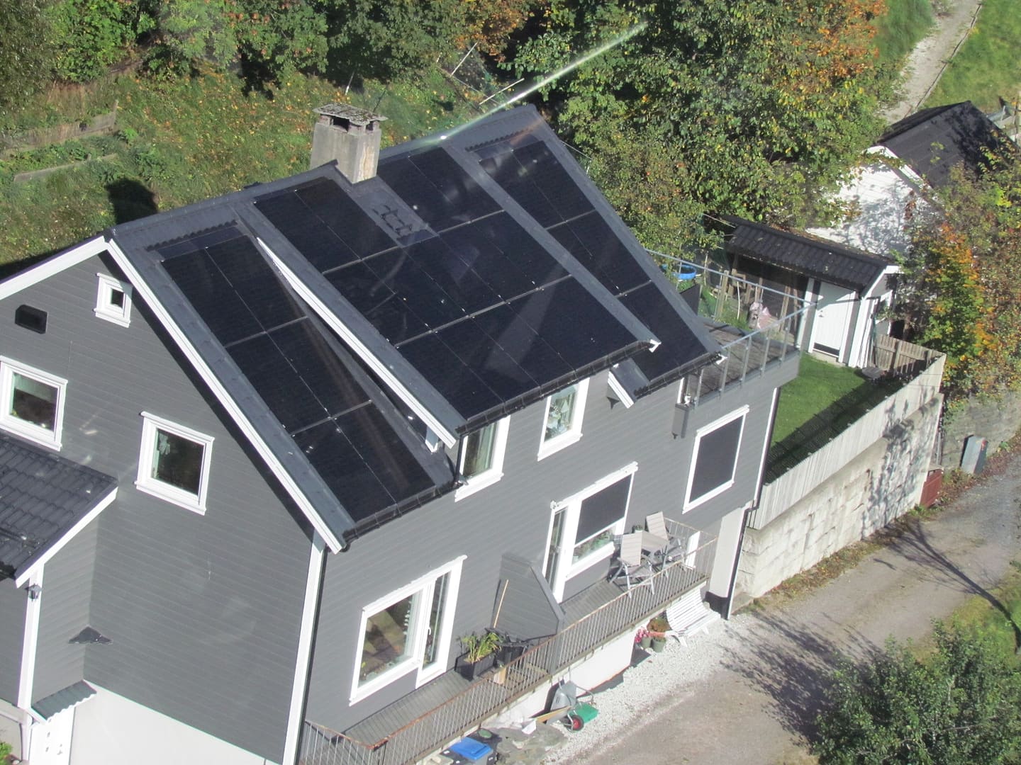 Hellend dak met PV-panelen